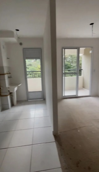 Apartamento com 02 Quartos em Condomínio - Cotia/SP