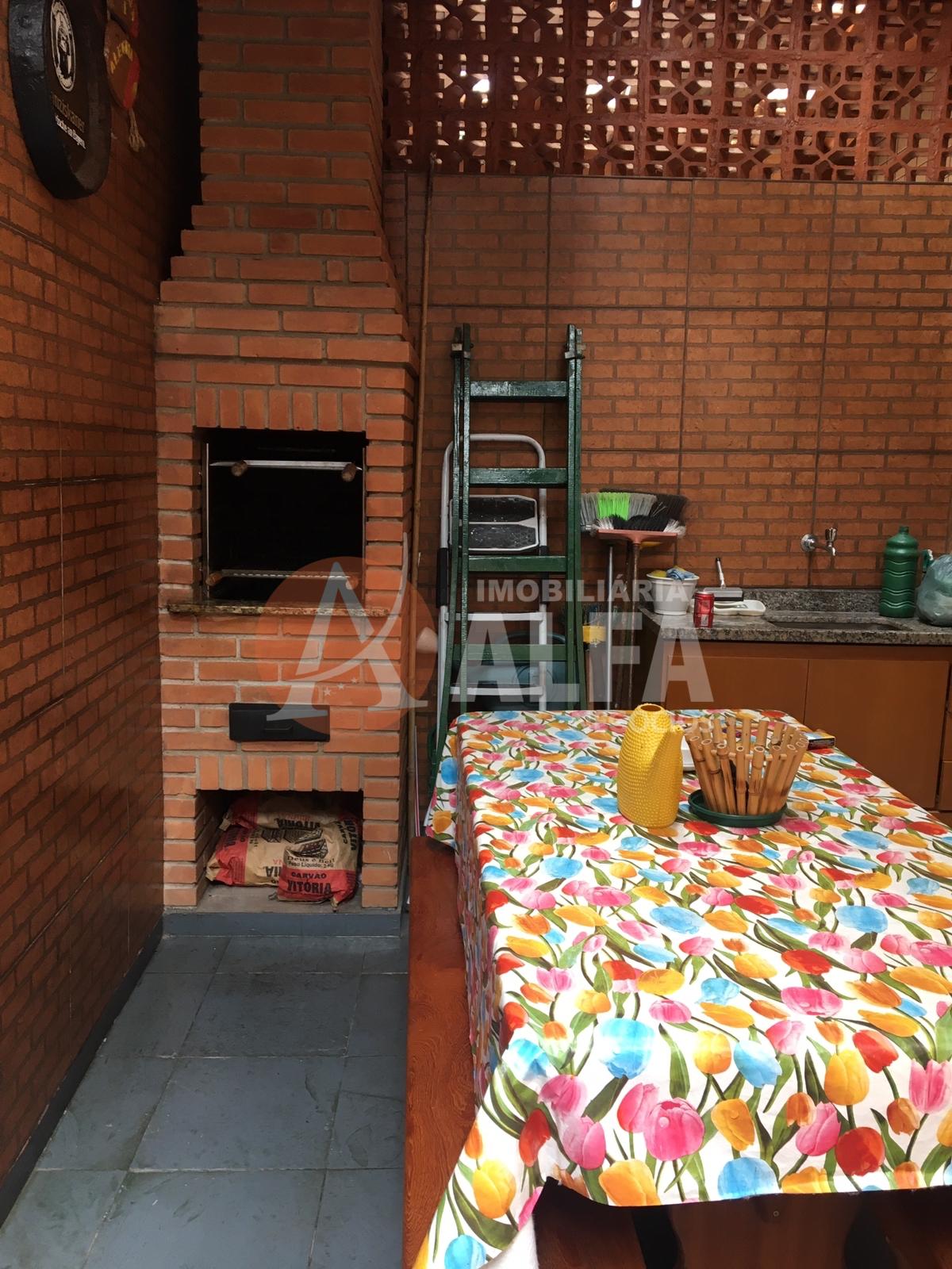 Casa à venda com 2 quartos, 70m² - Foto 16