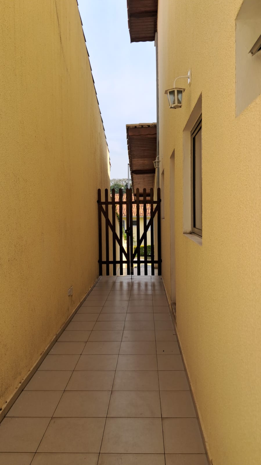 Casa com 04 Quartos - Condomínio Parque São Paulo - (Granja Viana) Cotia/SP