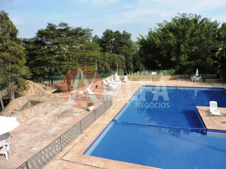 Casa à venda com 4 quartos, 553m² - Foto 1