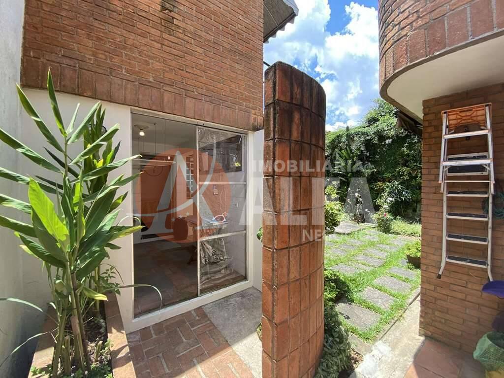 Casa à venda com 4 quartos, 210m² - Foto 12