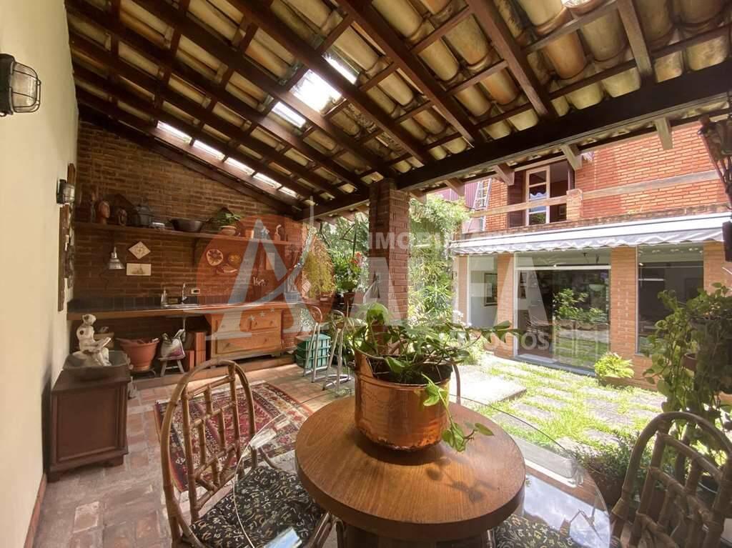 Casa à venda com 4 quartos, 210m² - Foto 18