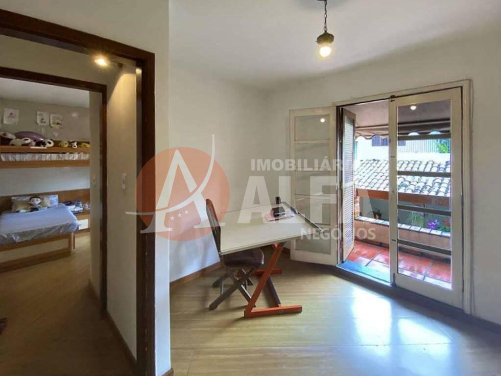 Casa à venda com 4 quartos, 210m² - Foto 24