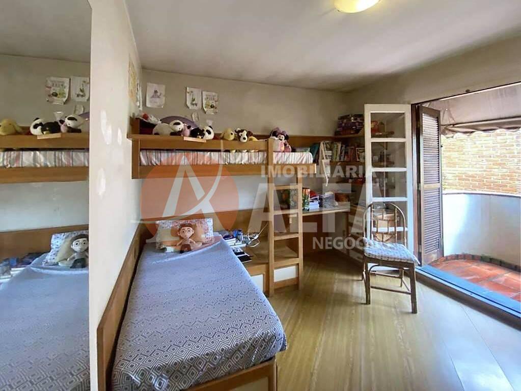 Casa à venda com 4 quartos, 210m² - Foto 25