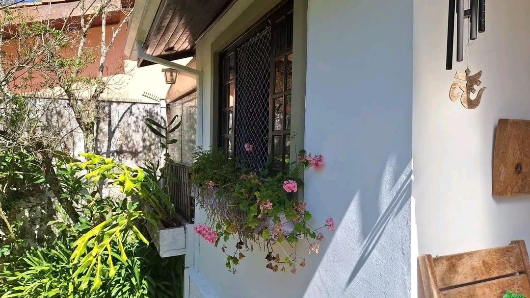 Bela Casa Térrea - 2 Dormitórios - Jardim Santa Paula - Cotia/SP