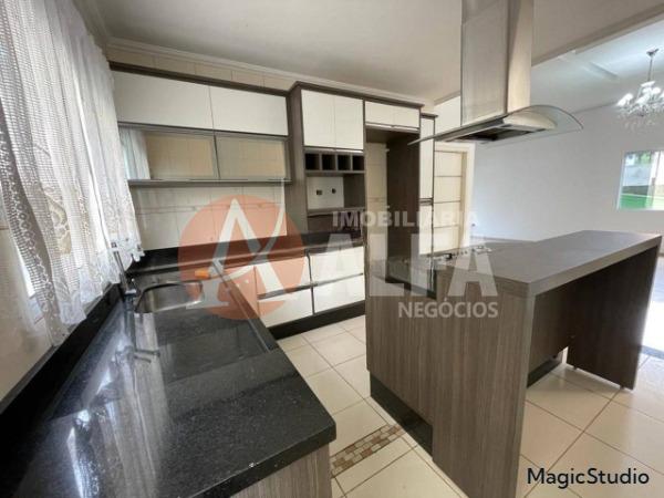 Casa à venda com 3 quartos, 360m² - Foto 4