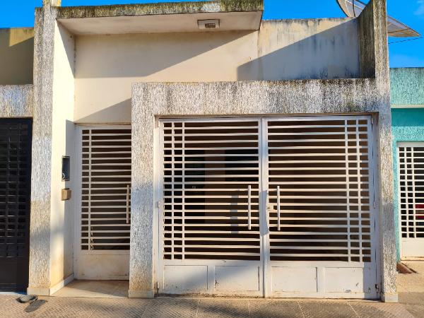 Imóvel bem posicionado — Casa no Nossa Senhora do Carmo, Pombos - PE, Nº 36, 2 quartos, 1 vaga, 80m²