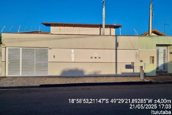 Oferta especial — Prédio no Sol Nascente, Ituiutaba - MG, Nº 197, 3 quartos, 250m²