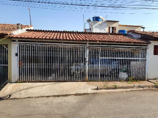 Imóvel bem localizado — Casa em Candangolandia - DF, Nº 54, 2 quartos, 120m²