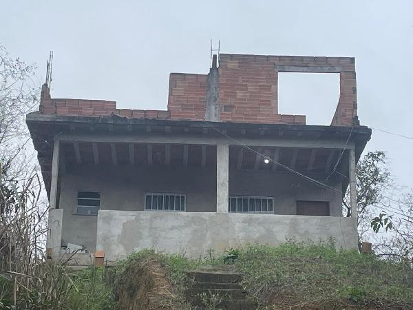 Imóvel em local estratégico — Casa no Arsenal, Sao Goncalo - RJ, Nº 615, 2 quartos, 244,01m²