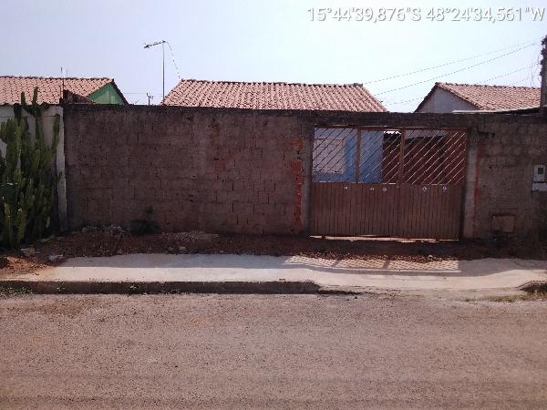Imóvel com potencial — Casa no Lot Girassol Residen, Cocalzinho de Goias - GO, N. SN QD 16, 2 quartos, 180m²