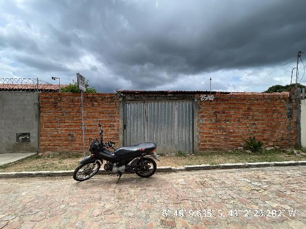 Oferta com destaque — Casa no Irapua I, Floriano - PI, Nº 2540, 2 quartos, 1 vaga, 300m²