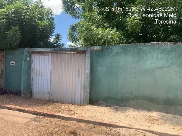 Imóvel com bom aproveitamento — Casa no Santo Antonio, Altos - PI, Nº 1595, 2 quartos, 321m²