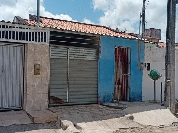 Imóvel em local estratégico — Casa em Santa Rita - PB, Nº 330, 2 quartos, 1 vaga, 200m²