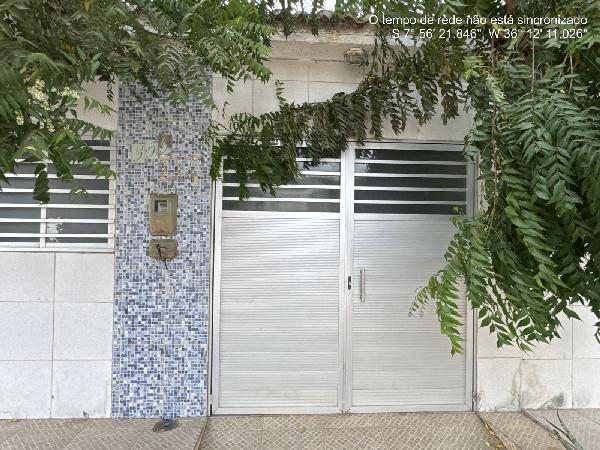 Imóvel em local estratégico — Casa no Dona Dom, Santa Cruz do Capibaribe - PE, Nº 356, 2 quartos, 1 vaga, 125m²