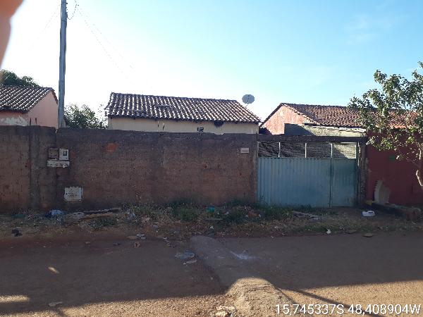 Negócio com vantagem — Casa no Lot Girassol Residen, Cocalzinho de Goias - GO, N. SN QD 19, 2 quartos, 180m²