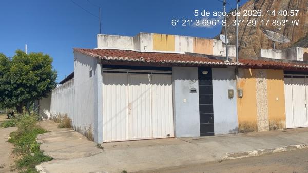Imóvel com potencial — Casa no Centro, Brejo do Cruz - PB, Nº 253, 2 quartos, 1 vaga, 100m²