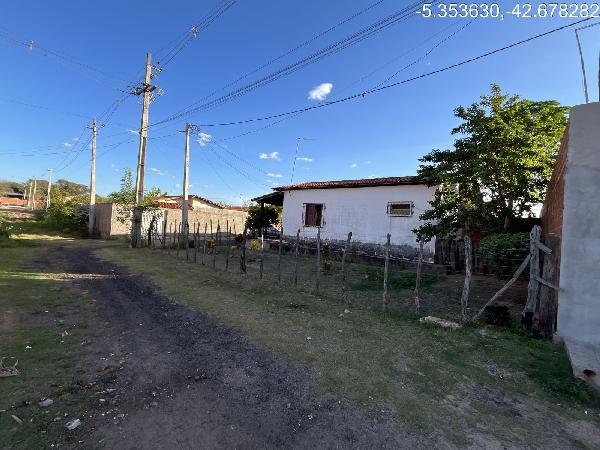 Imóvel com potencial — Casa no Centro, Demerval Lobao - PI, Nº 10, 2 quartos, 180,8m²