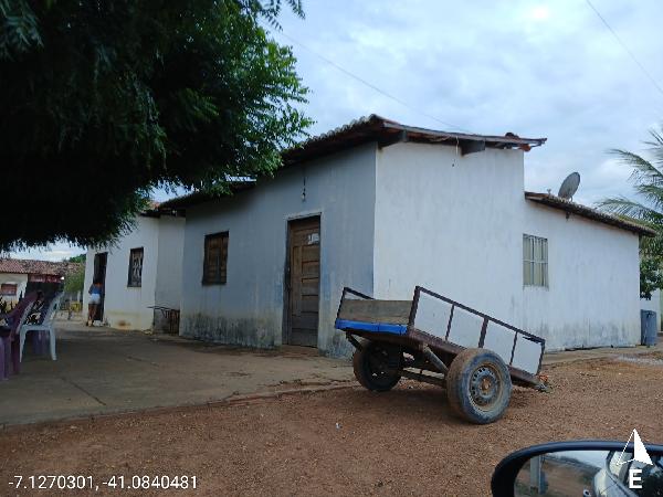 Imóvel com potencial de valorização — Casa no Centro Km 80, Campo Grande do Piaui - PI, Nº 245, 2 quartos, 225m²