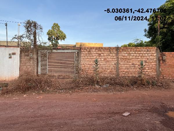 Negócio vantajoso — Casa no Bairro Tranqueira, Altos - PI, Nº 1132, 2 quartos, 1 vaga, 200m²
