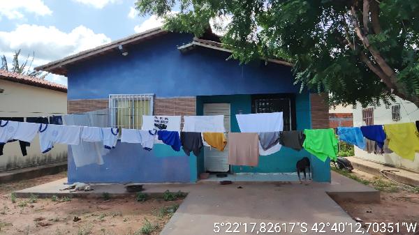 Excelente imóvel — Casa no Sao Pedro, Demerval Lobao - PI, Nº S, 2 quartos, 185,43m²