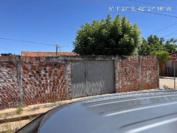 Imóvel com potencial — Casa no Bacurizeiro, Altos - PI, Nº 82, 2 quartos, 200m²