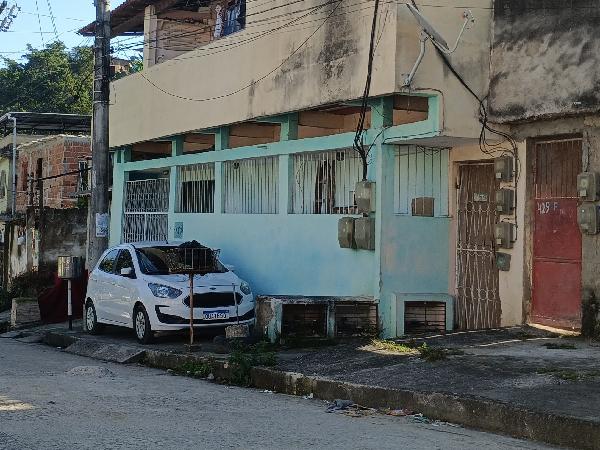 Imóvel com boa estrutura — Casa no Mutuaguacu, Sao Goncalo - RJ, Nº 325, 2 quartos, 360m²