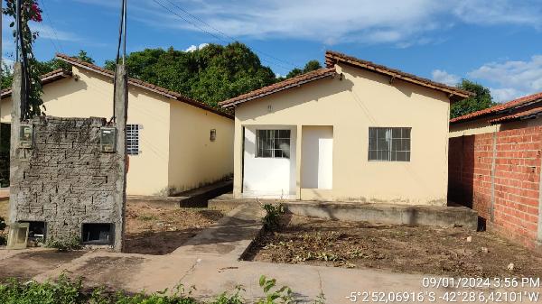 Imóvel para investir — Casa no Boca de Barro, Altos - PI, Nº 672, 2 quartos, 1 vaga, 160m²
