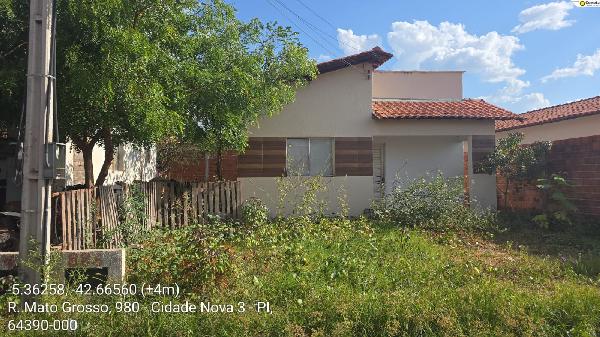 Negócio com vantagem — Casa no Zona Urbana, Demerval Lobao - PI, Nº 886, 2 quartos, 180m²