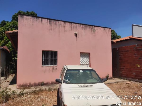Oferta imperdível — Casa no Poeirão, Agua Branca - PI, N. SN QD Q LT 06, 2 quartos, 1 vaga, 322m²