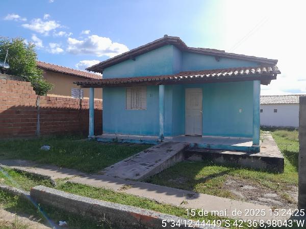 Imóvel com boa estrutura — Casa no Lot Santa Filomena, Monsenhor Gil - PI, Nº 18, 2 quartos, 274,35m²