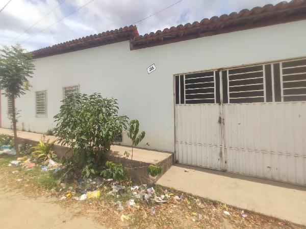 Imóvel em ótima região — Casa no Centro, Iacu - BA, Nº 498, 2 quartos, 1 vaga, 155,9m²