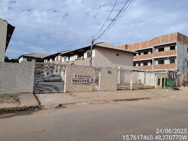 Imóvel com potencial — Apartamento no Parque da Barragem Setor 04, Aguas Lindas de Goias - GO, BL B, 2 quartos, 1 vaga, 56,32m²