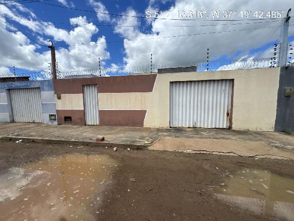 Oportunidade certa — Casa no Santa Julia, Mossoro - RN, Nº 250, 2 quartos, 200m²