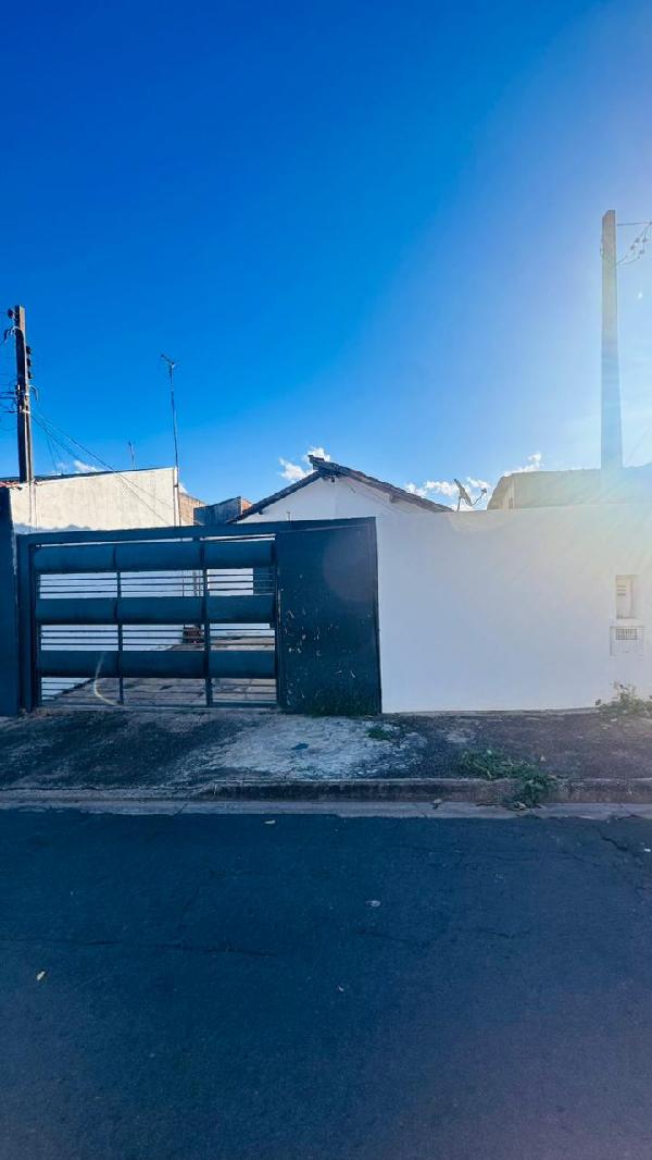 Oportunidade para moradia — Casa no Conjunto Residencial Alcir Raineri, Marilia - SP, Nº 153, 2 quartos, 2 vagas, 170m²