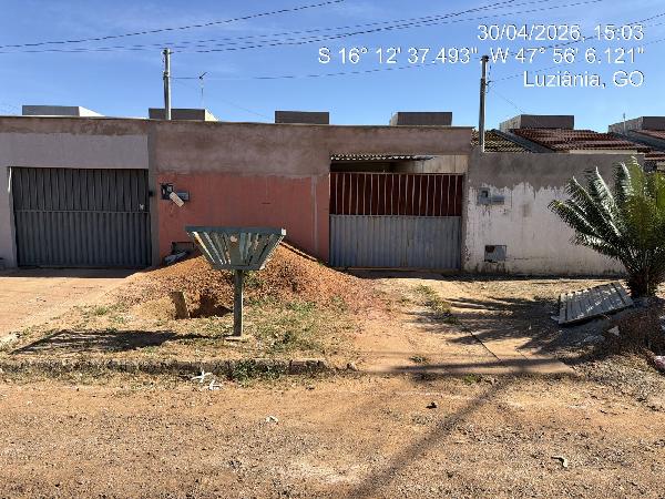 Grande oportunidade — Casa no Parque Alvorada Ii, Luziania - GO, 2 quartos, 1 vaga, 180m²