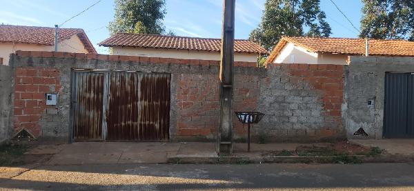 Casa, 2 quartos, 200 m² - Foto 1