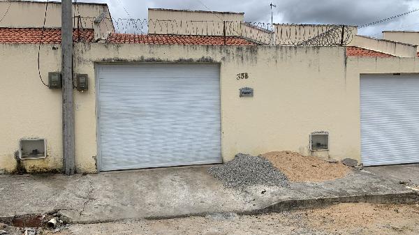 Imóvel com ótima proposta — Casa no Carnalbal, Horizonte - CE, Nº 35B, 2 quartos, 1 vaga, 231m²