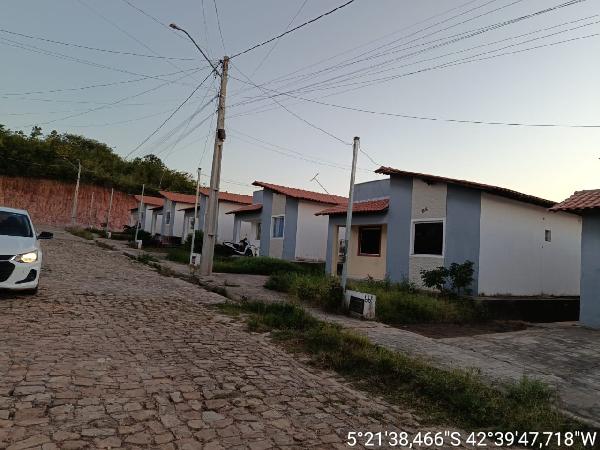 Imóvel com localização privilegiada — Casa no Cidade Nova, Demerval Lobao - PI, Nº 66, 2 quartos, 190m²