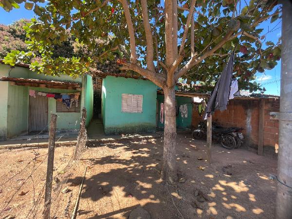 Imóvel com potencial — Casa no Vila Divineia, Padre Bernardo - GO, N. SN SETOR A, 2 quartos, 1 vaga, 195m²