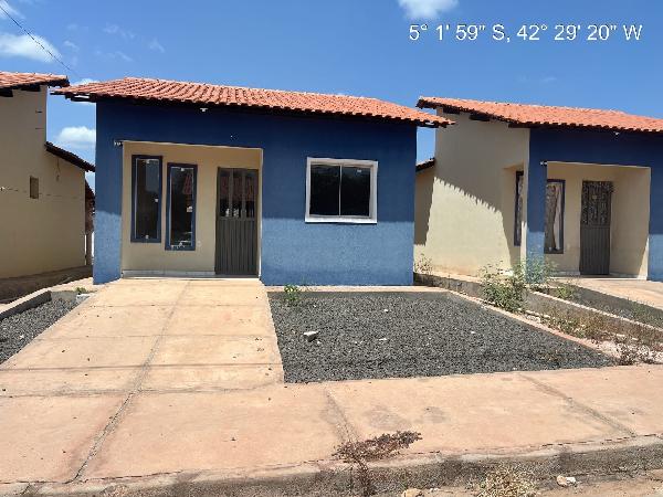 Oferta com vantagem — Casa no Buritizinho, Altos - PI, Nº 53, 2 quartos, 1 vaga, 200m²