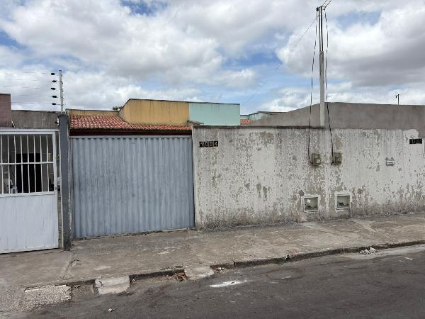 Imóvel bem posicionado — Casa no Cajueiro da Malhada, Horizonte - CE, Nº 1084, 2 quartos, 2 vagas, 162m²