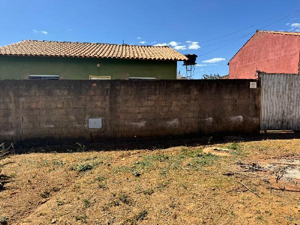 Oportunidade garantida — Casa no Lot Girassol, Cocalzinho de Goias - GO, N. SN QD 18, 2 quartos, 180m²