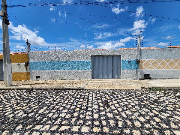 Imóvel bem posicionado — Casa no Santa Julia, Mossoro - RN, Nº 422, 2 quartos, 1 vaga, 200m²