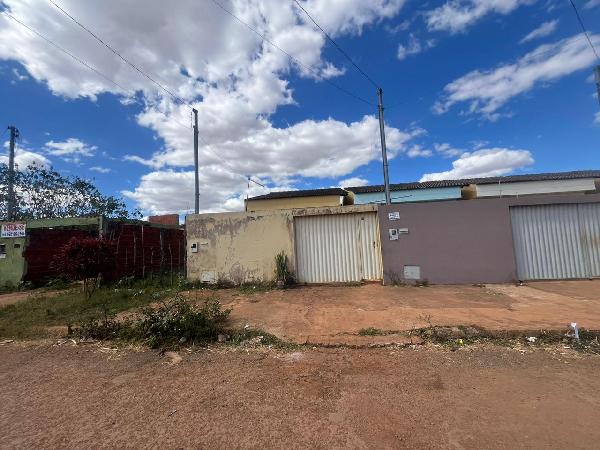 Imóvel com ótima proposta — Casa no Setor Aeroporto (mutirao), Planaltina - GO, Nº S, 2 quartos, 1 vaga, 180m²
