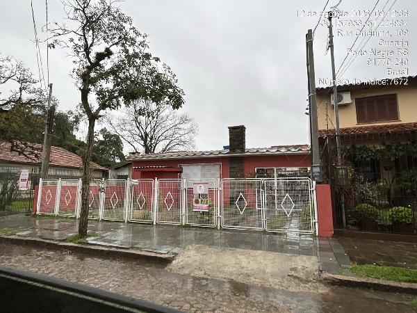 Imóvel em região valorizada — Casa no Guaruja, Porto Alegre - RS, Nº 108, 3 quartos, 2 vagas, 330m²
