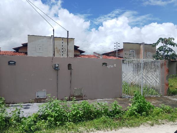 Imóvel com excelente localização — Casa no Planalto da Galiléia, Horizonte - CE, Nº 579, 2 quartos, 198m²