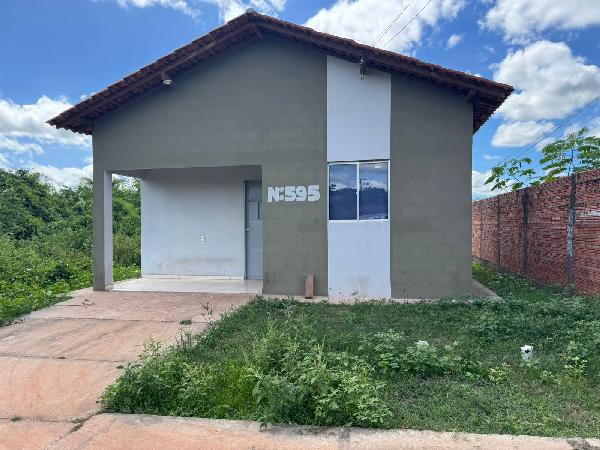 Imóvel com boa estrutura — Casa no Bairro Sao Sebastiao, Altos - PI, Nº 595, 2 quartos, 1 vaga, 300m²