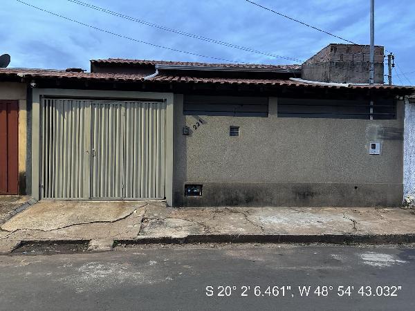 Negócio especial — Casa no Ipe Amarelo, Frutal - MG, Nº 221, 2 quartos, 180m²
