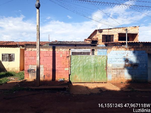Imóvel com potencial — Casa no Parque Estrela Dalva Ix, Luziania - GO, N. SN CS 01, 2 quartos, 1 vaga, 180m²